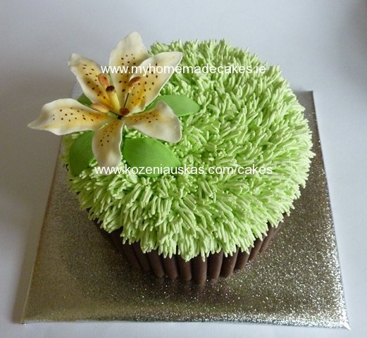 Lily cake