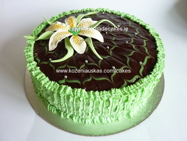 Chocolate lily cake